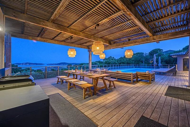 Pinarello, beautiful sea view, beach access and heated pool, near Porto Vecchio