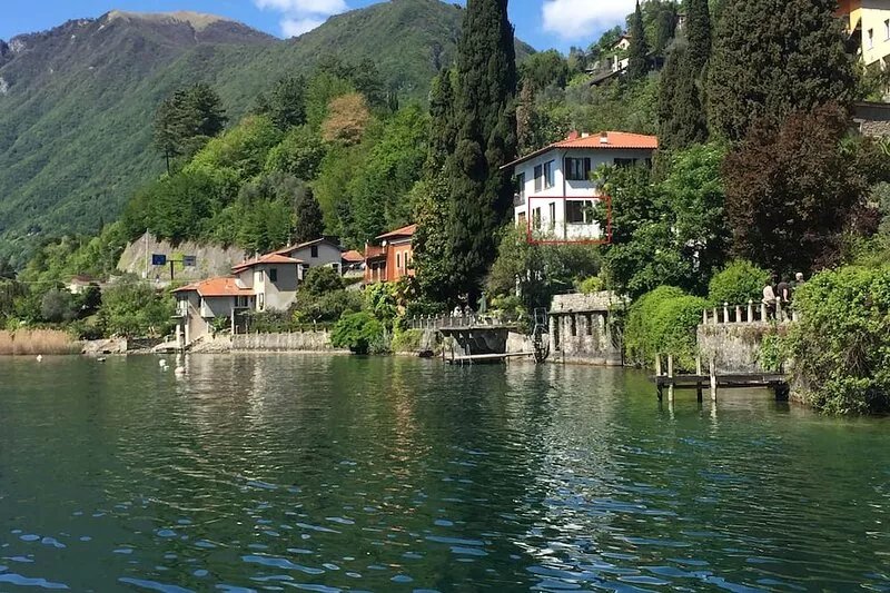 Beautiful apartment directly on Lake Lugano with private lake terrace