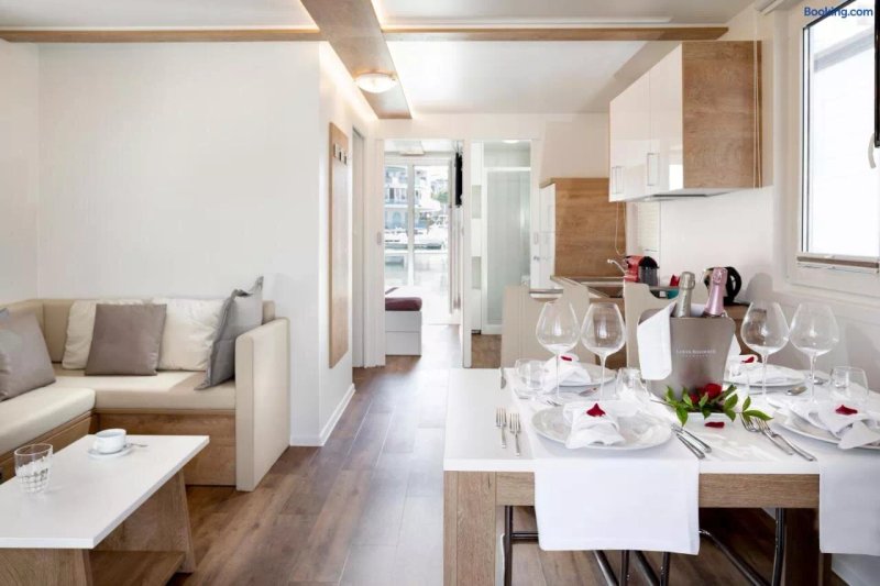 Portoverde Luxury Houseboat