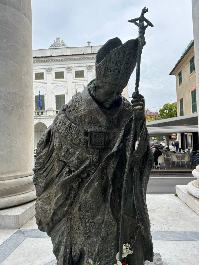 Monumento a Papa Giovanni Paolo II