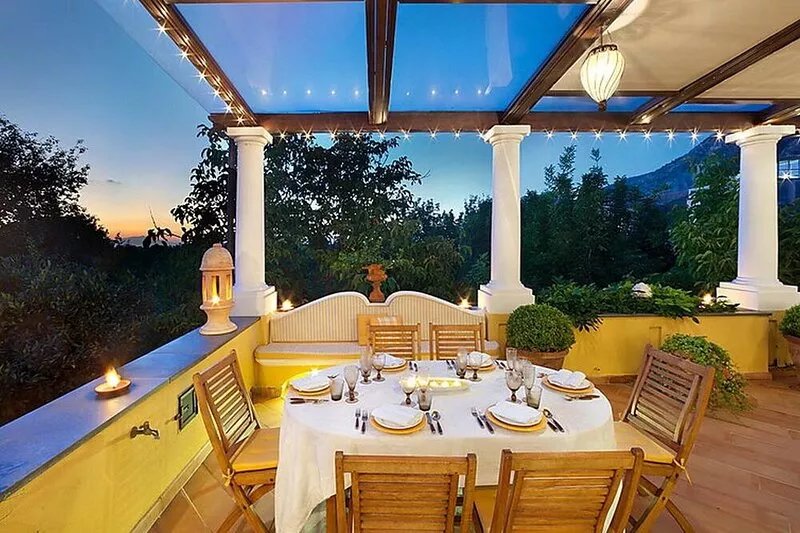 Spacious & elegant three-bedroom apartment for up to 7 people near Sorrento
