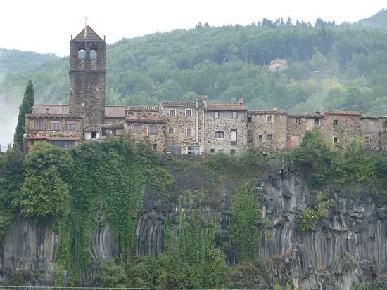 Esglesia vella de Castellfollit de la Roca