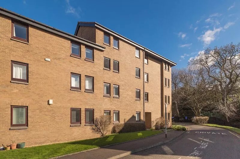 Boat Green [409] is a Quiet and cosy Canonmills apartment with free parking.
