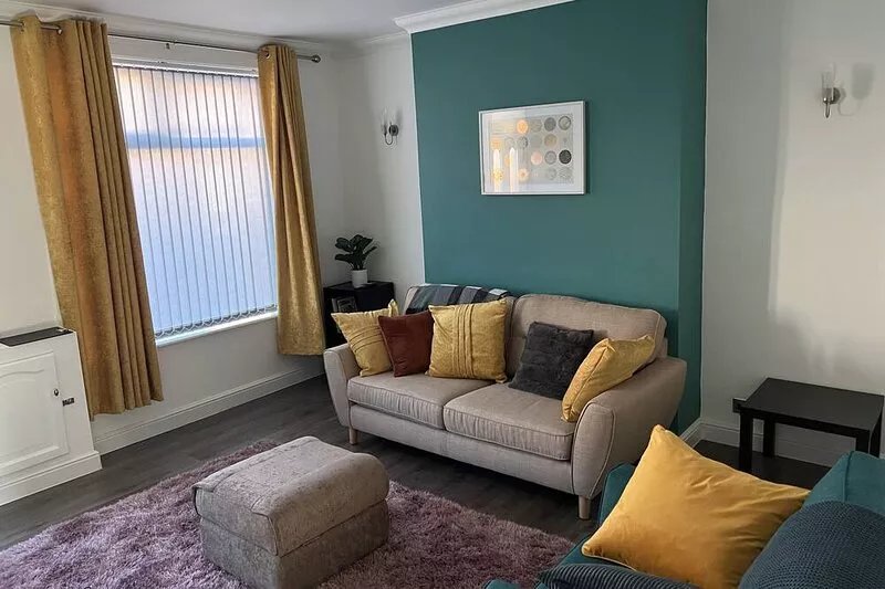 Comfortably furnished 2 bedroom home in Bolton