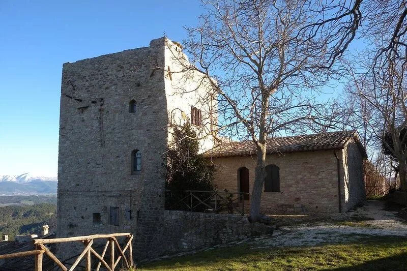 Living in Umbria in the ancient Castle of Morcicchia