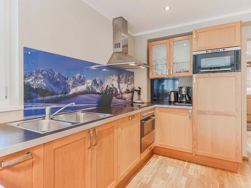 Modern flat, views of the Hahnenkamm, close to ski lift