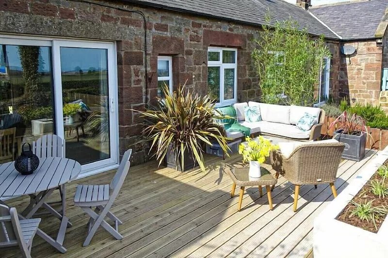 BELLSHILL COTTAGE, family friendly, with open fire in Belford