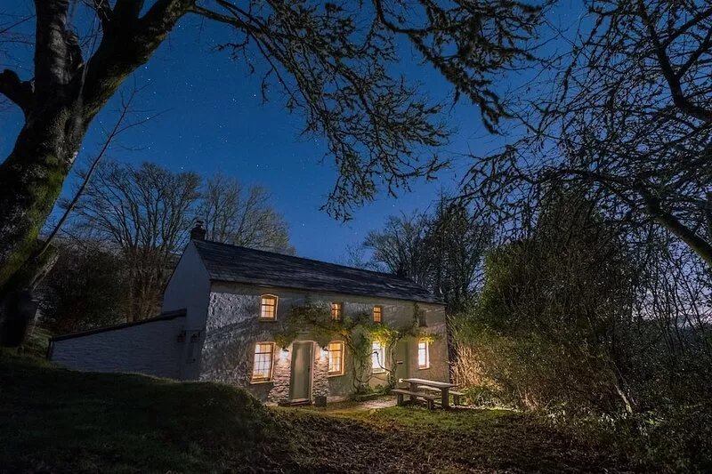 Holiday Cottage with luxury hot tub sat in its own private woodland in Brecon.