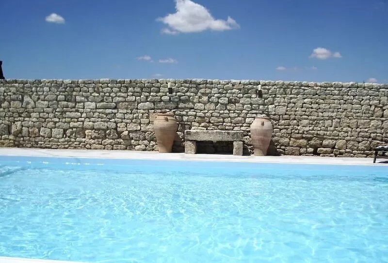 Farmhouse - Traditional Farmhouse near La Rochelle. beaches 20 mins and a pool.