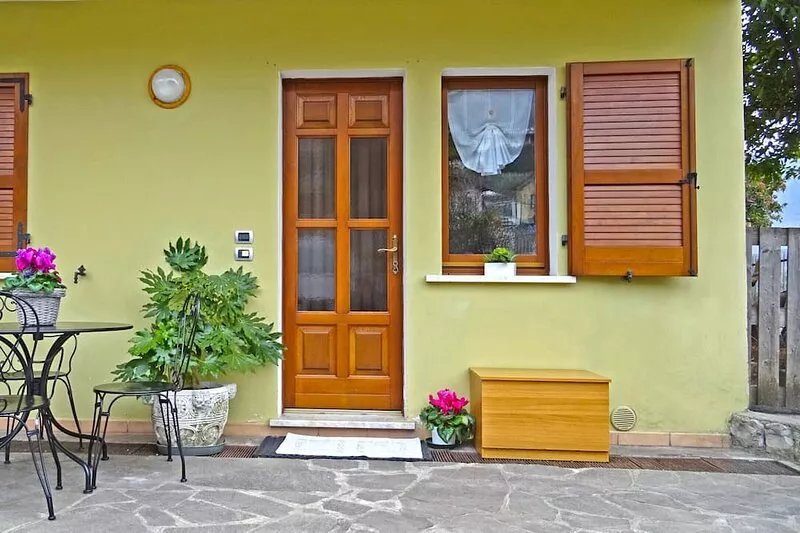 Casa Rosalia patio apartment