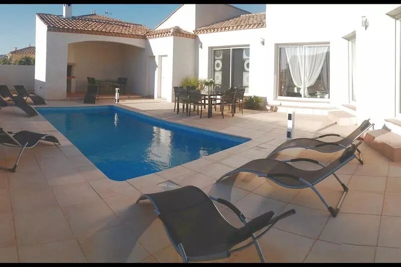 Luxury air-conditioned villa with private pool in Vendres