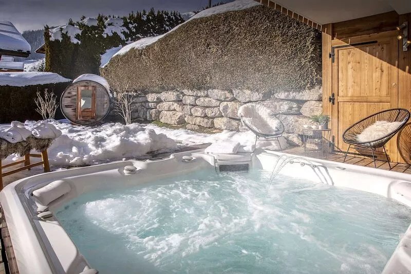 Chalet Alyssum - unique alpine stay for 13, hot tub & sauna - OVO Network