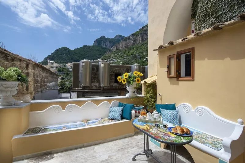 AMORE RENTALS - Casa Barbera B with Private Terrace and Air Conditioning