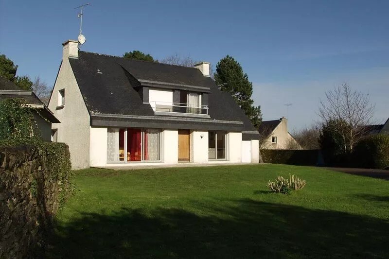 House in the heart of the village with a large enclosed garden