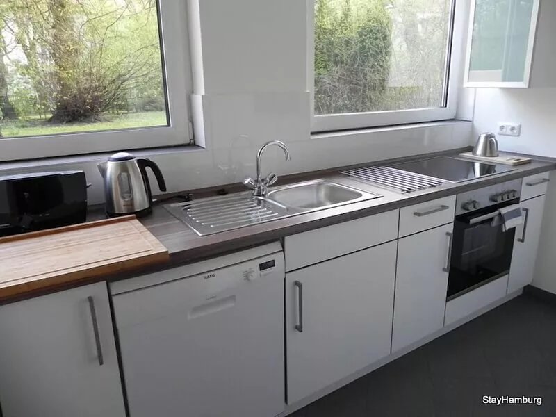 Modern 4.5-bedroom apartment for up to 10 people, Wi-Fi included