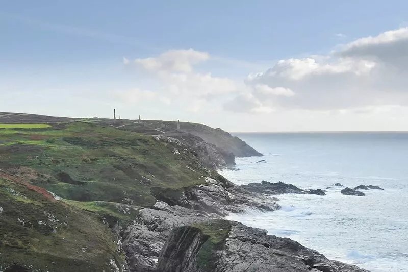 Bowjy Coth is located in a peaceful hamlet which truly is a walker’s paradise.
