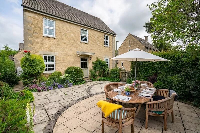 Large dog friendly holiday home - Myrtle House