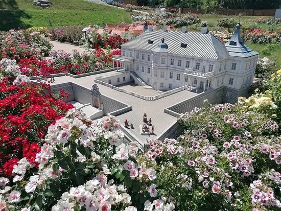 Park Miliona Roz i Zabytkow Kresowych