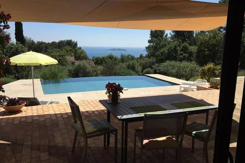 Charming stone villa in the heights of La Ciotat.