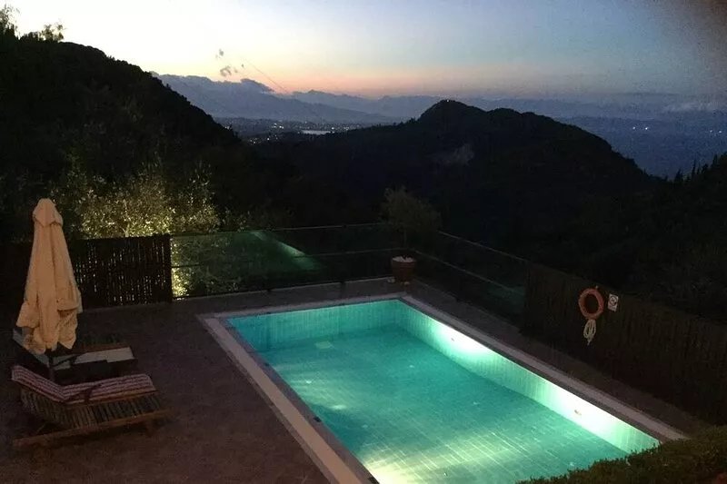 Spacious Villa With Wonderful Views In Peaceful Location