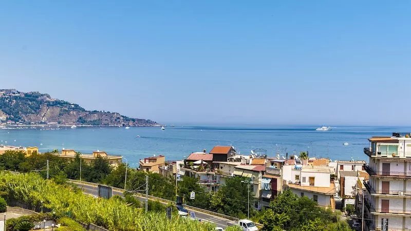 GARDENS NAXOS PENTHOUSE A FEW STEPS FROM THE SEA WITH BREATHTAKING VIEWS