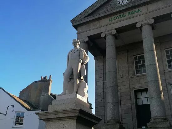 Humphry Davy Statue