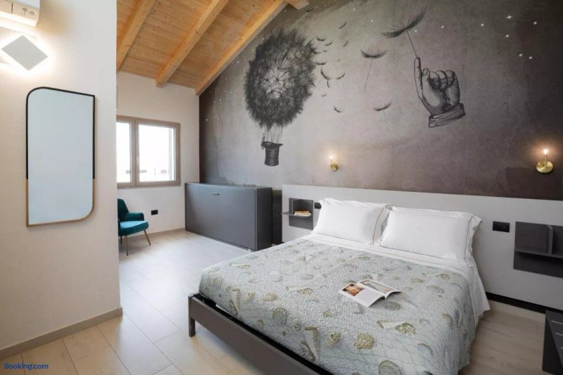 Theodore Rooms