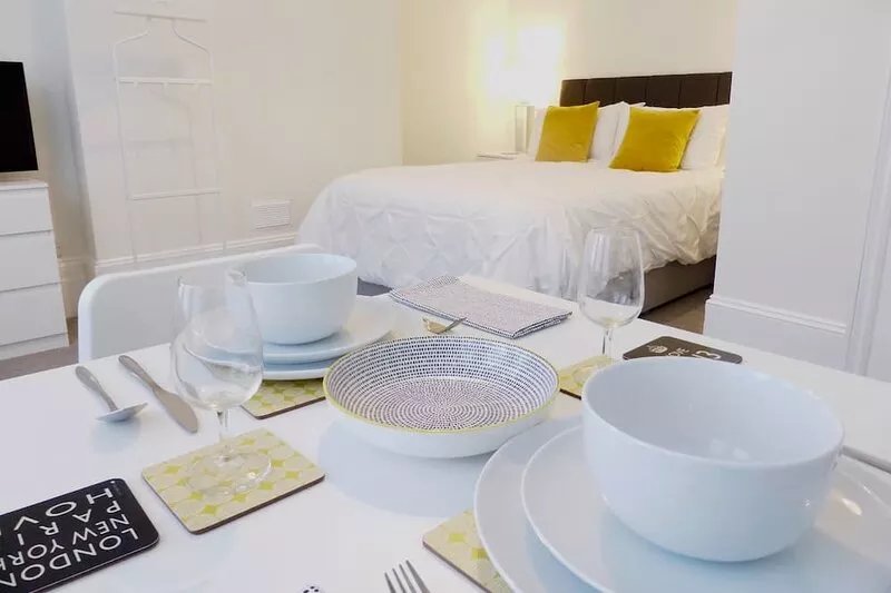 Stylish studio apartment in central Hove.
