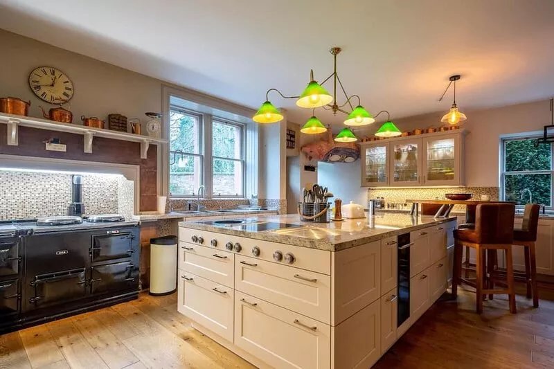 Gorgeous Arts & Craft period house with 8 ensuite bedrooms