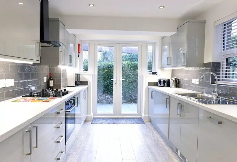 Wonderful 2-bed cottage in the popular and ever pleasant Old Town area for 4