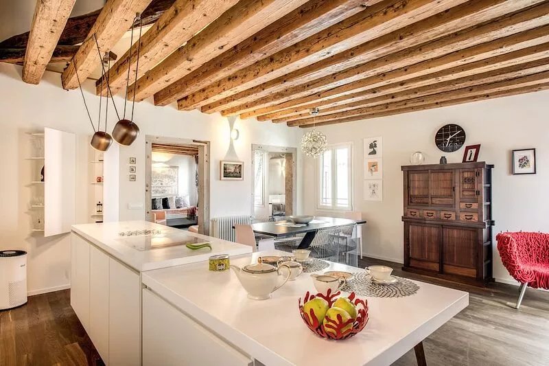 Luxury apartment overlooking Biennale Gardens