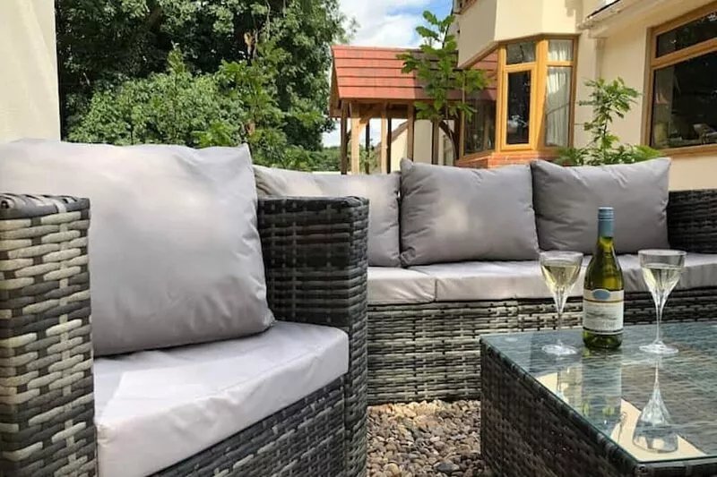 Stunning home, overlooking park, suit family, friends, the elderly & contractors