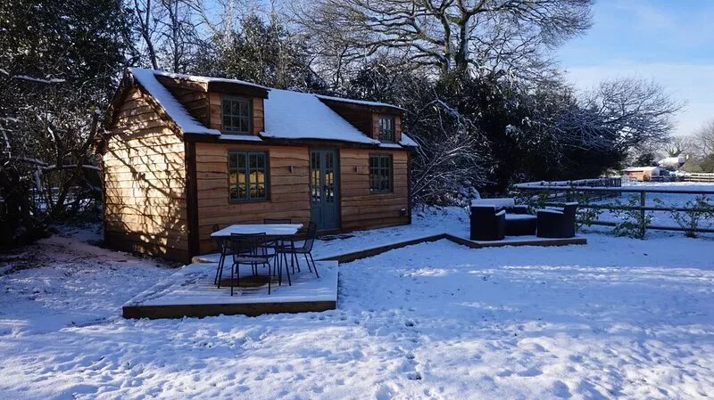 THE SECRET COTTAGE, WESTERHAM FAMILY FRIENDLY SLEEPING UP TO 6