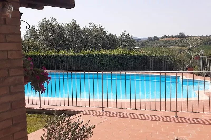 APPARTAMENTO FRONTE PISCINA CON STUPENDA VISTA SULLA CAMPAGNA TOSCANA