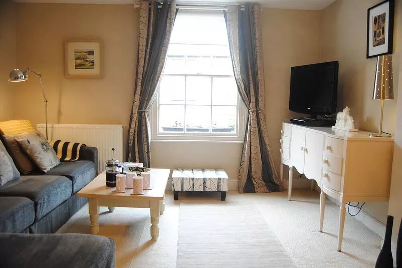 High Street spacious Self contained private Apartment in the heart of Uppingham
