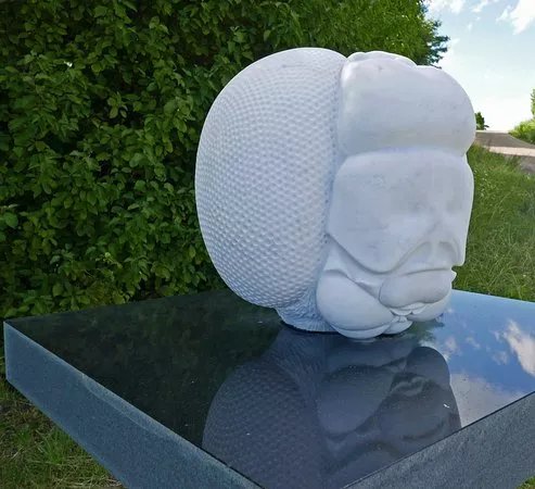 Skulpturenrundweg Kopfe am Korber Kopf