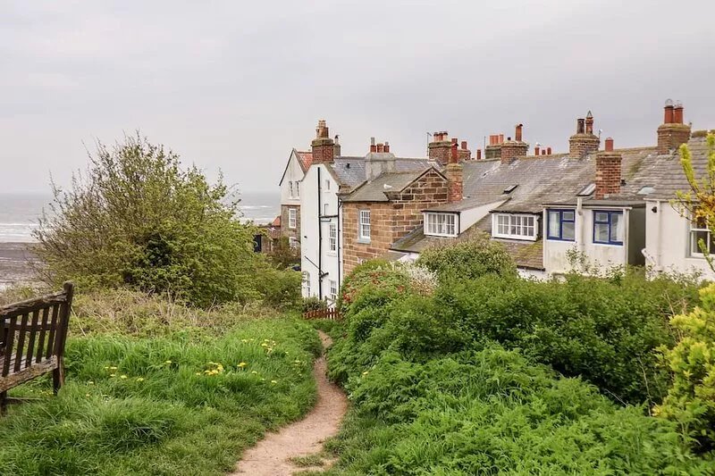 DELFT COTTAGE, pet friendly, with open fire in Robin Hood’s Bay