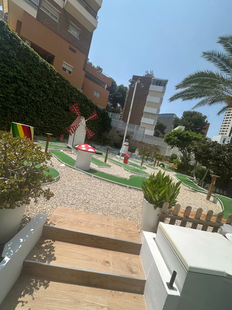 La Farola Crazy Golf