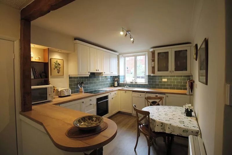 Homley Cottage in pretty Devon village, great location for walks & birdwatching!