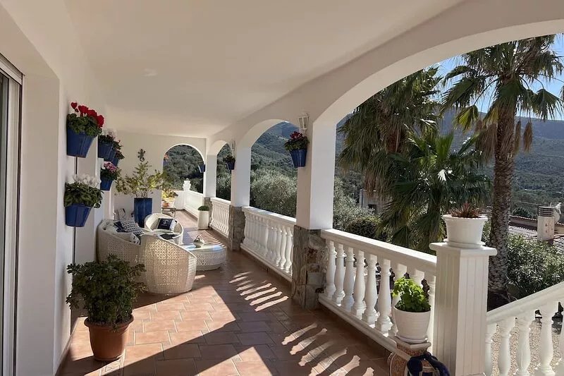 Beautiful villa in a quiet residential area 8 minutes walk from the beach