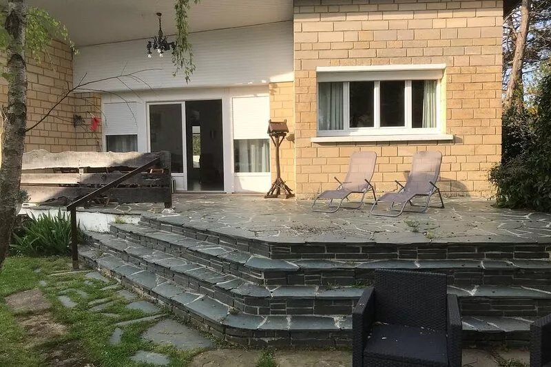 "Terrasse" located 200 m from the beach and 500 m from the town center