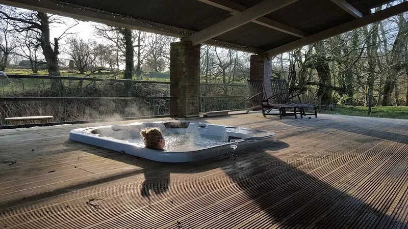 3 Bedroom Barn - sleeps 8 (Hot Tub)