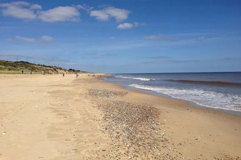 Pet-Friendly, Sea Views, Close to Norfolk Broads, easy access to sandy beach