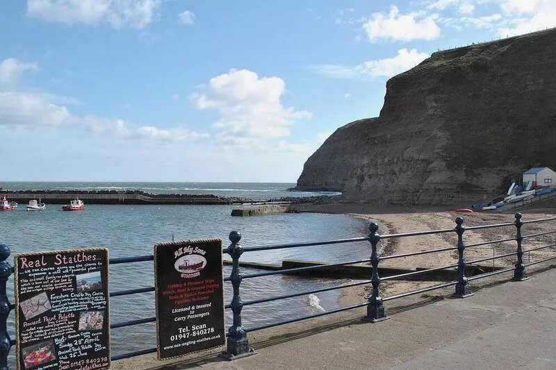 Excellent for walkers, the Cleveland Way is just yards from this detached, pet