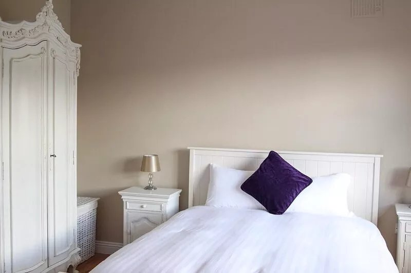 Atlantic Rose Cottage  -  a bungalow that sleeps 5 guests  in 3 bedrooms
