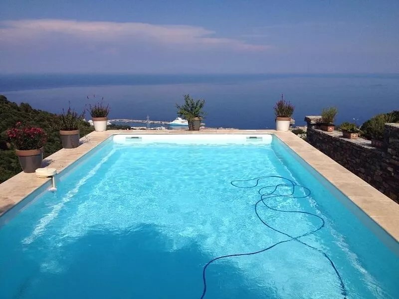Beautiful house with garden, swimming pool and private parking, sea and