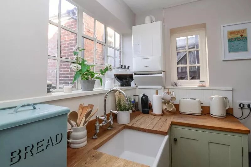 ROSEMARY COTTAGE, ALDEBURGH, pet friendly, with a garden in Aldeburgh