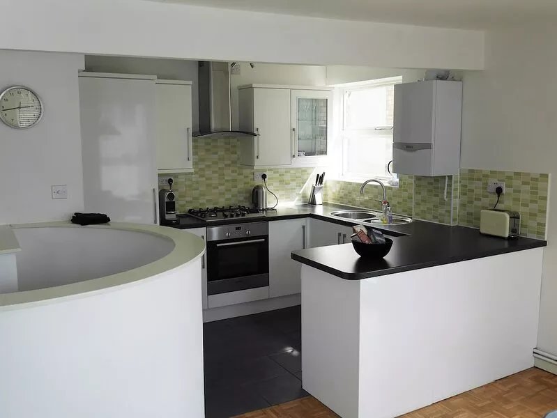 Cambridge: Modern, spacious house in residential location close to city centre