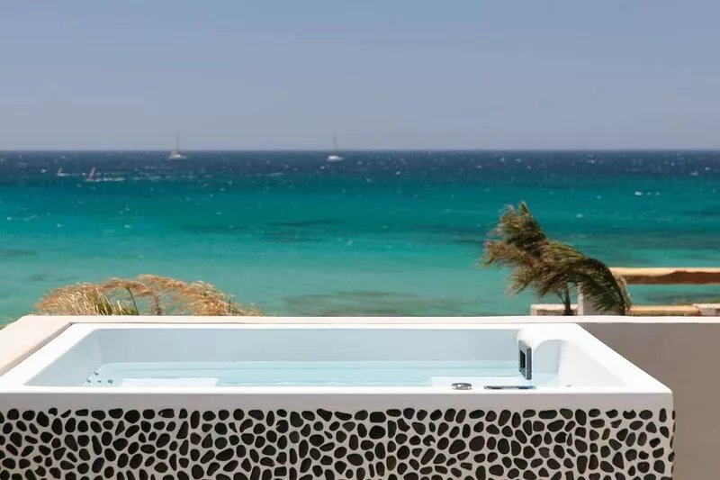 Diamond 2 BDR Sea View Residence with HotTub -Eden Beachfront Residences &Suites