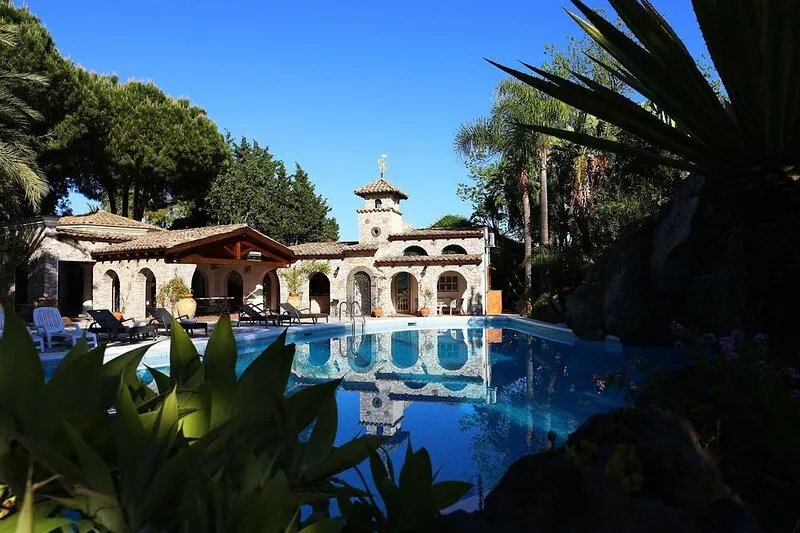 Wonderful villa with swimming pool surrounded by a lovely garden